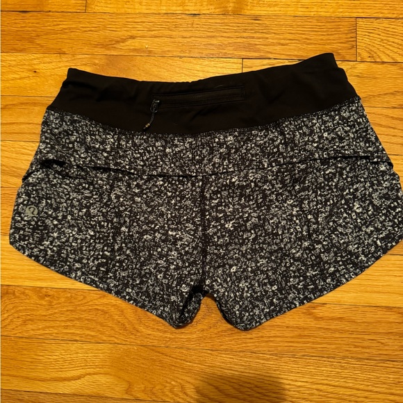 Lululemon Speed Up Shorts - Picture 2 of 3